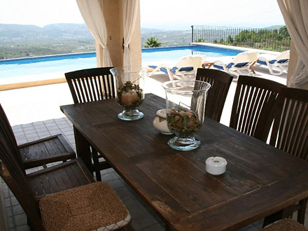 Villa La Perla, Moriara - Dining table and pool with great views