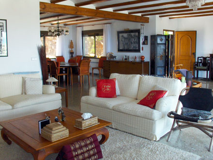 5 Bedroom Holiday Villa in Denia - Spacious Dining / Living Room